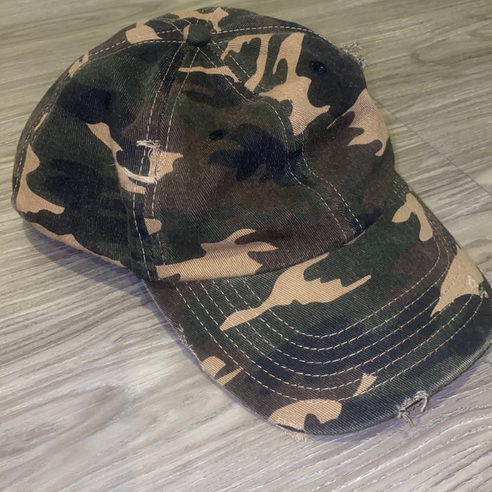 Forever 21 Men’s Camo Print Hat - Picture 1 of 3